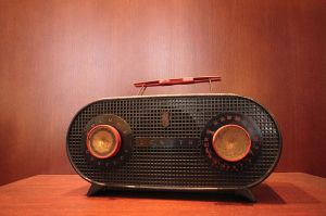 Old_Zenith_Radio_receiver_01